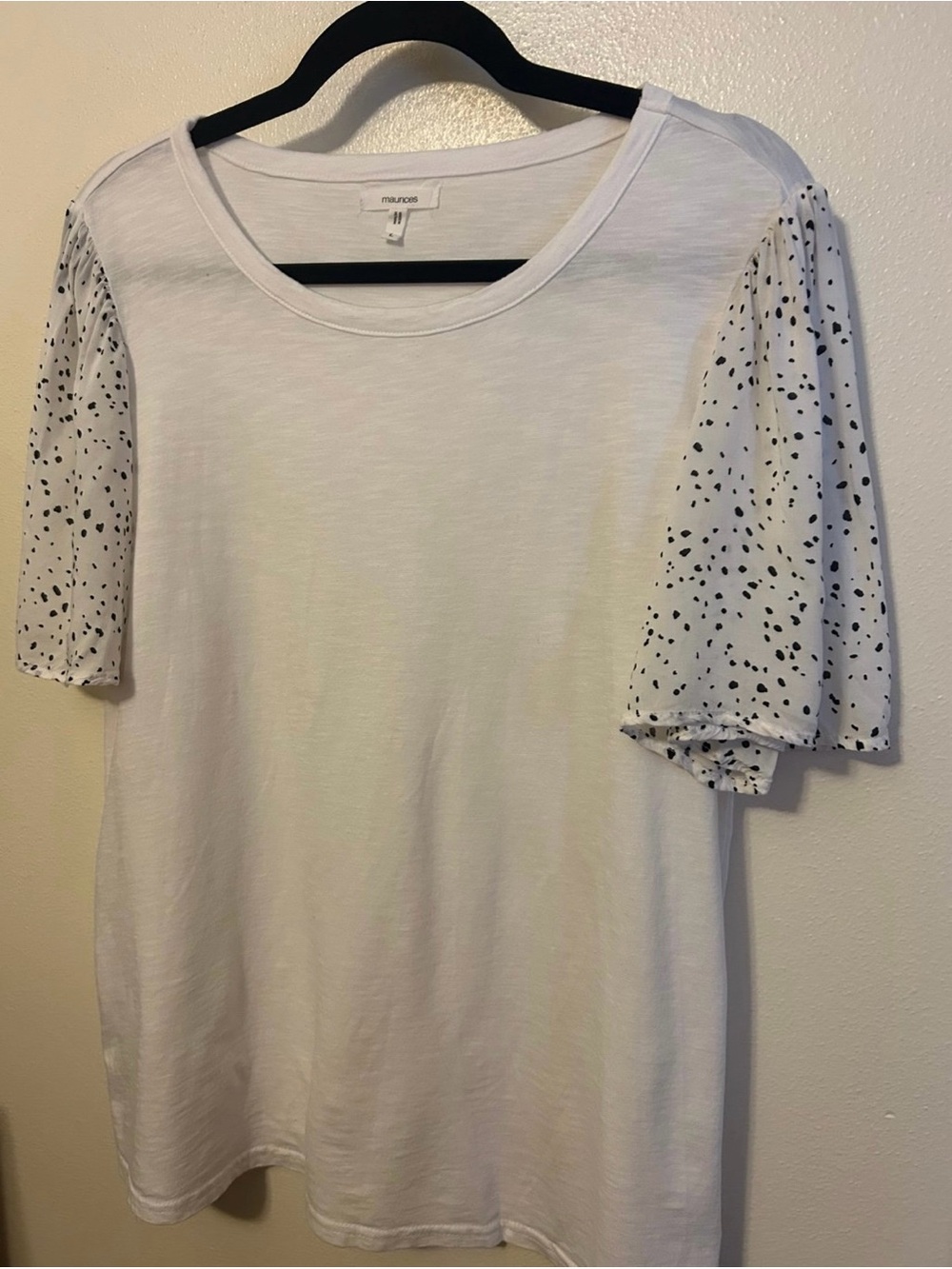 Maurices White Flowy Sleeve Tee with Black Dot Sleeves